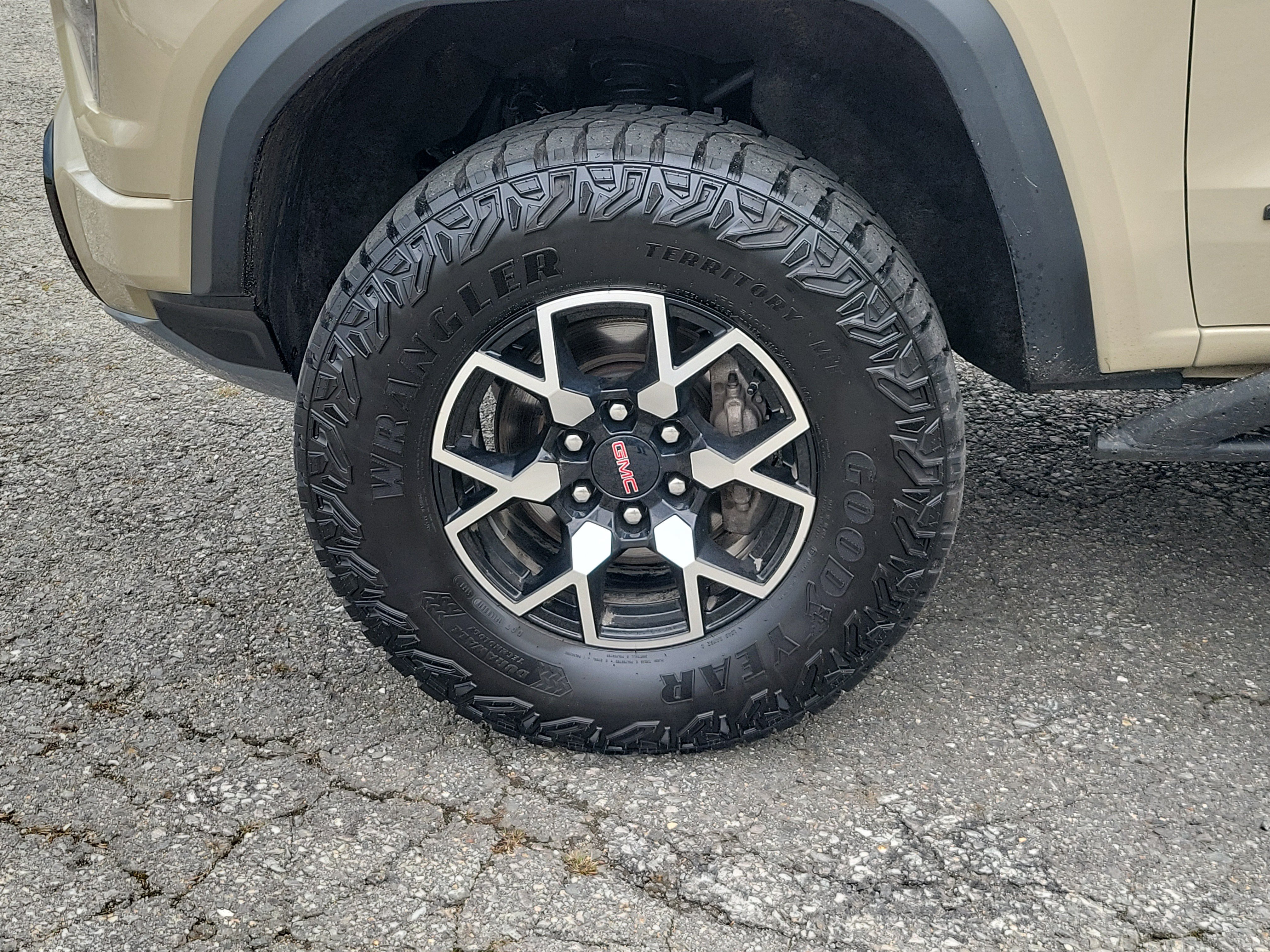 Used 2024 GMC Canyon AT4X AWD/4WD image 12