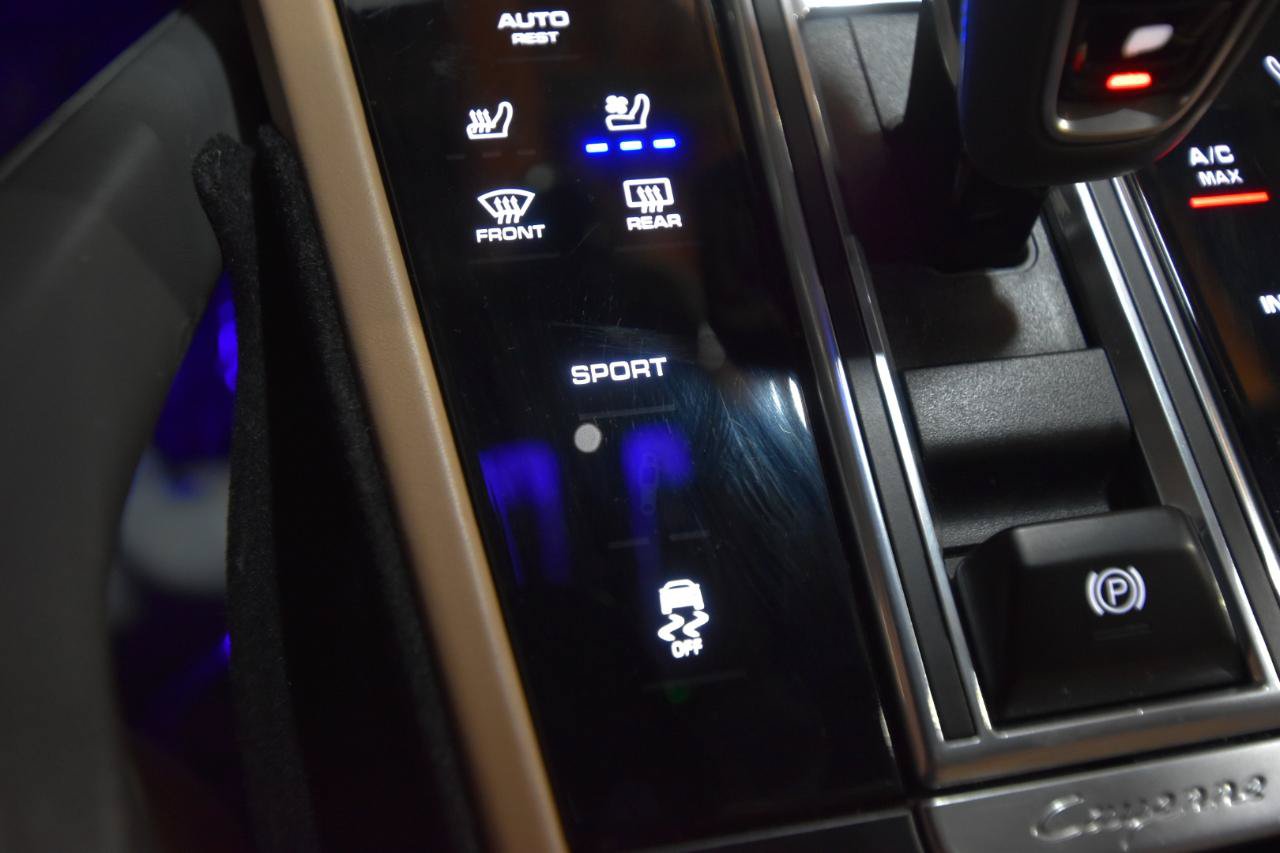Used 2021 Porsche Cayenne AWD/4WD image 38
