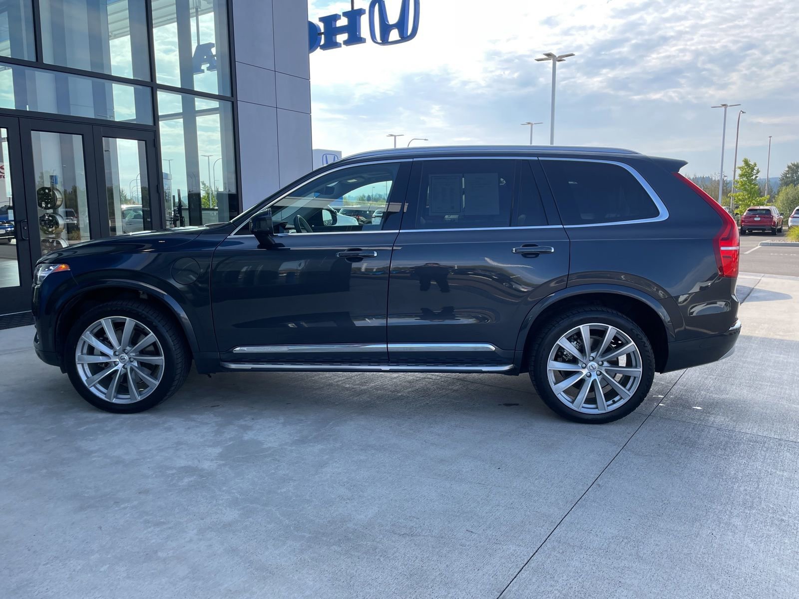 Used 2022 Volvo XC90 T8 Inscription image 8