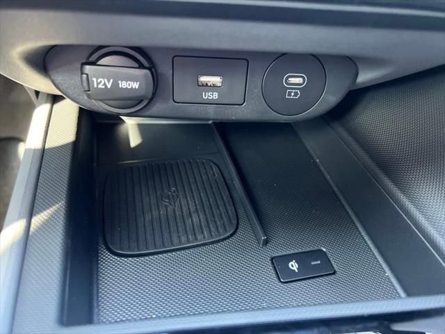 Used 2025 Hyundai Elantra SEL image 25