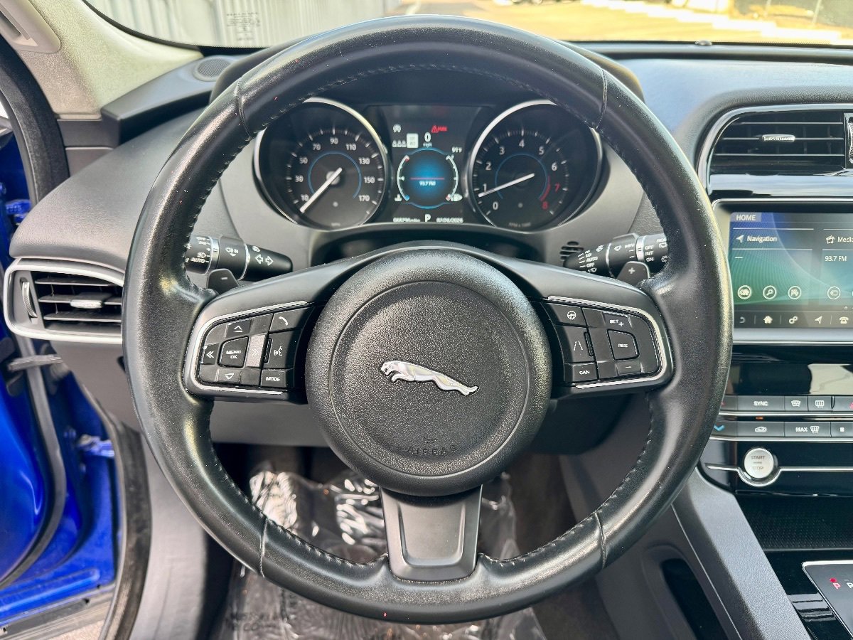 Used 2020 Jaguar F-PACE Premium image 15