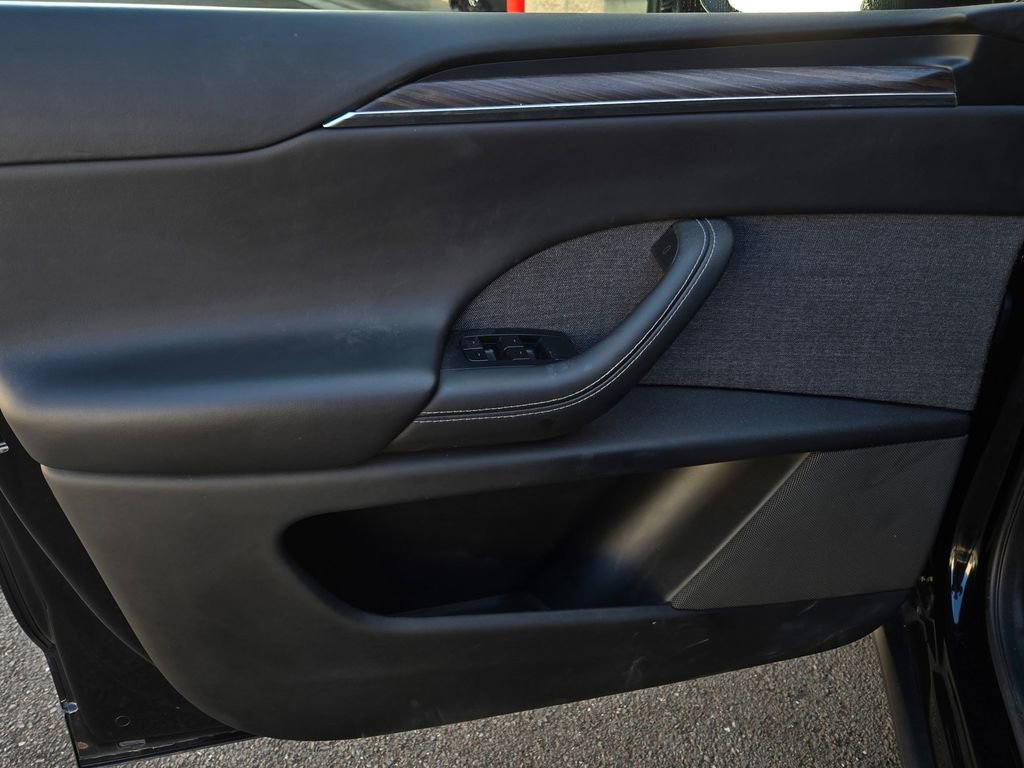 Used 2023 Tesla Model X image 11