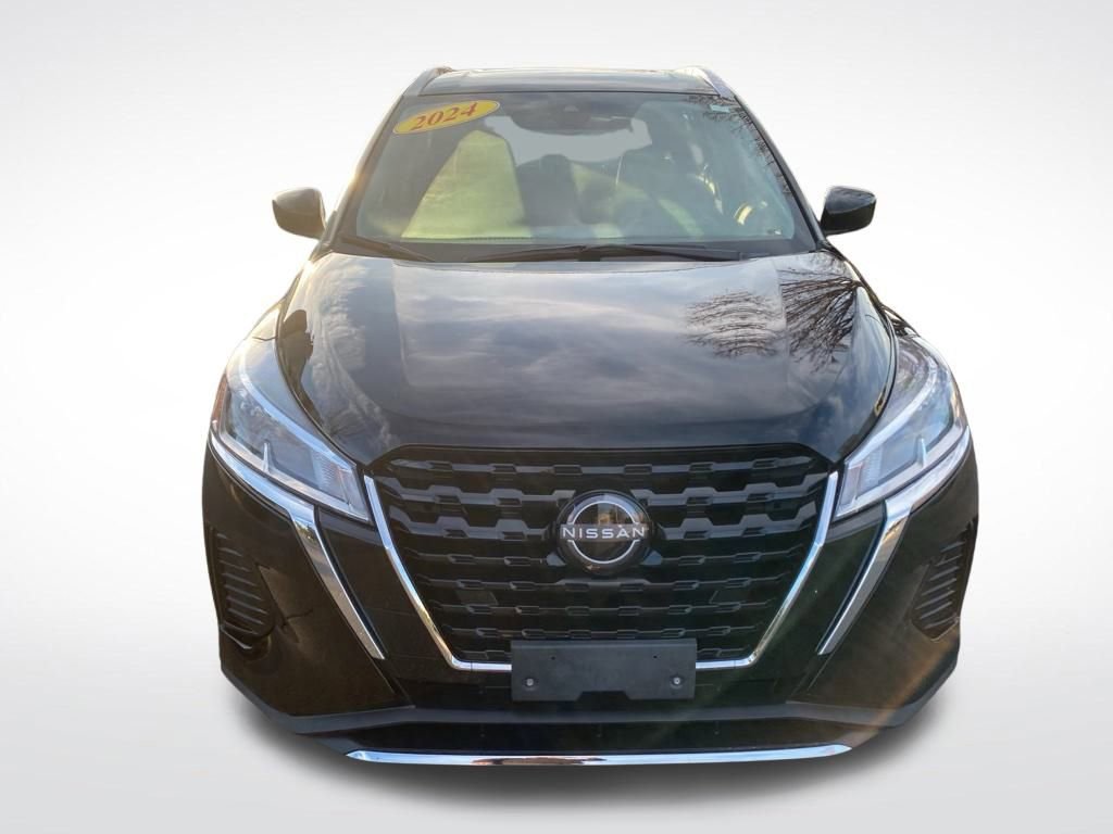 Used 2024 Nissan Kicks SV image 2