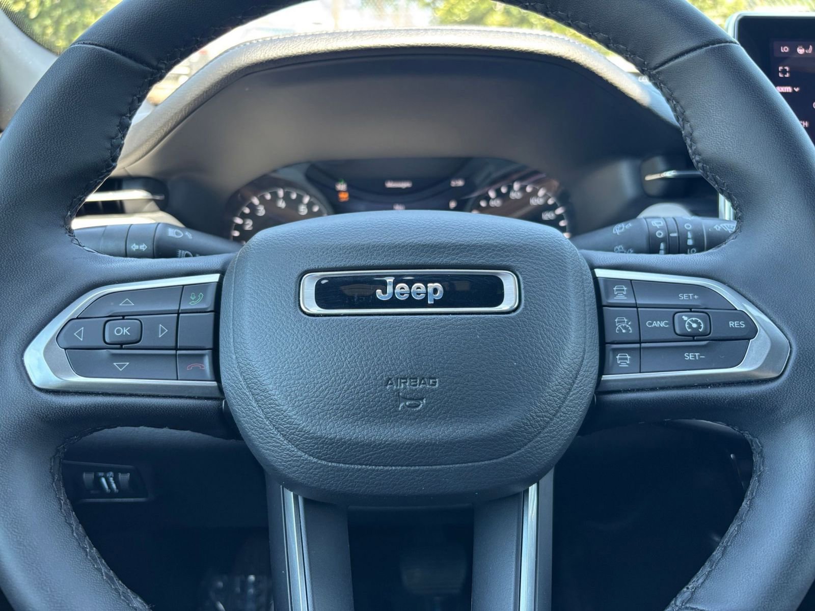 Used 2025 Jeep Compass Limited AWD/4WD image 29