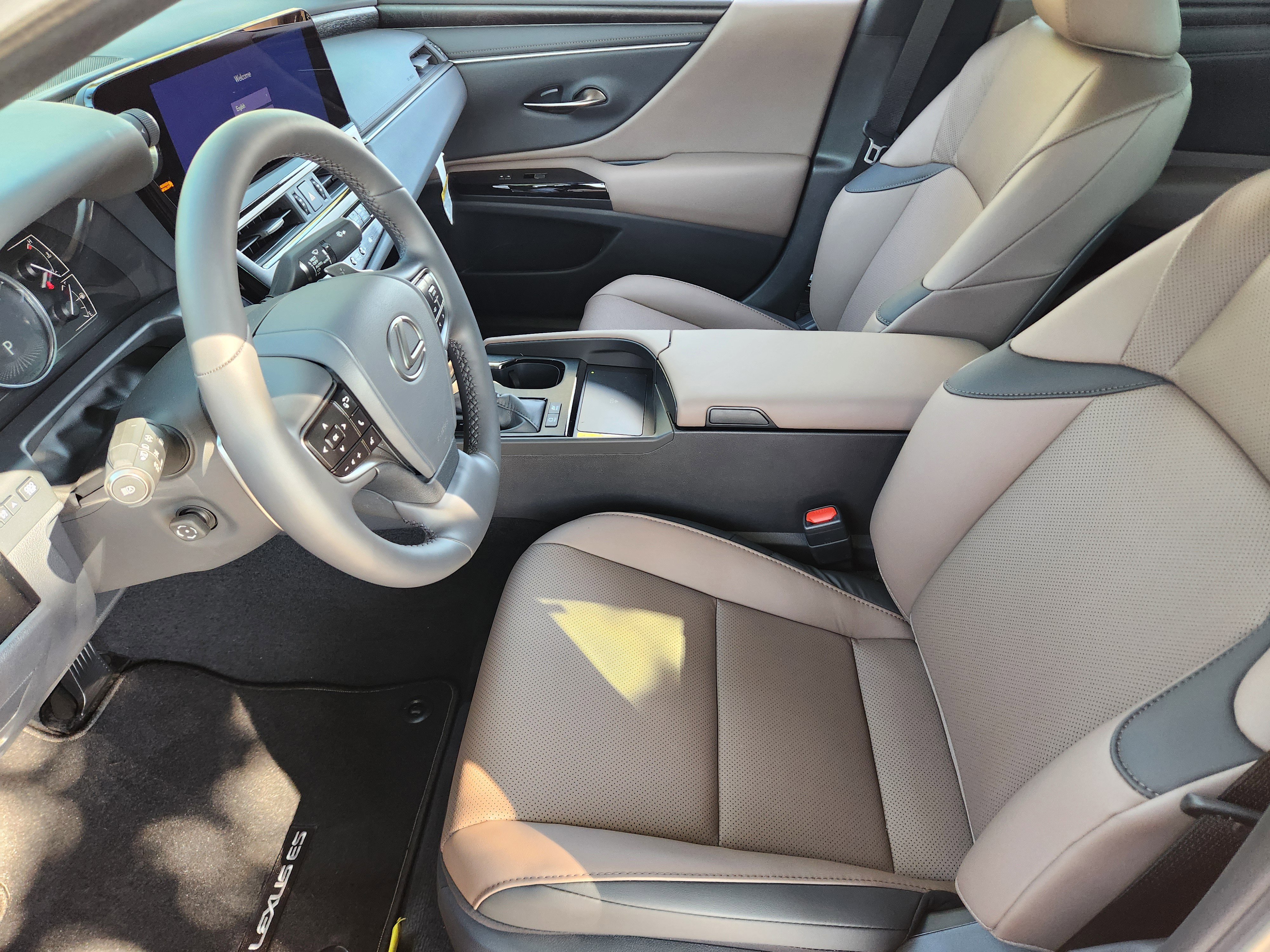 New 2025 Lexus ES 300h w/ Premium Package image 8