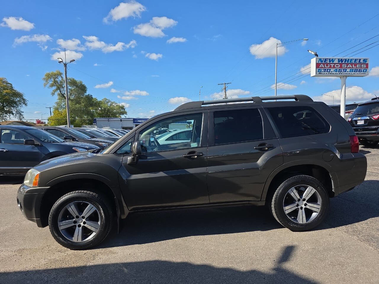 Used 2010 Mitsubishi Endeavor SE image 3