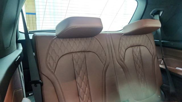 Used 2025 BMW X7 M60i image 30