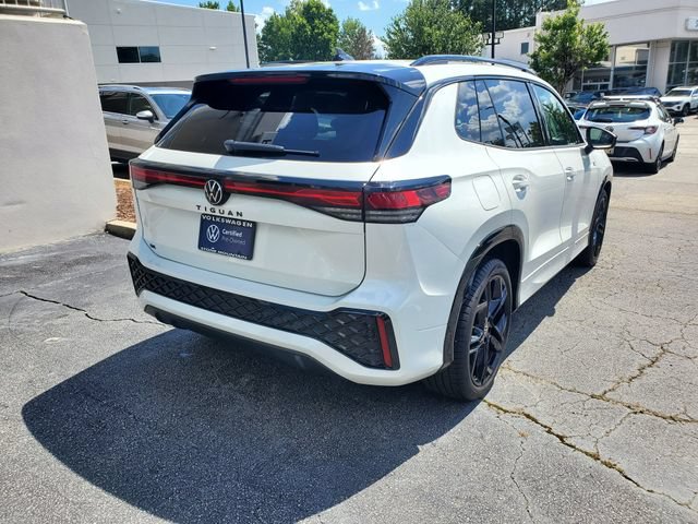 Certified 2025 Volkswagen Tiguan SE R-Line FWD image 4