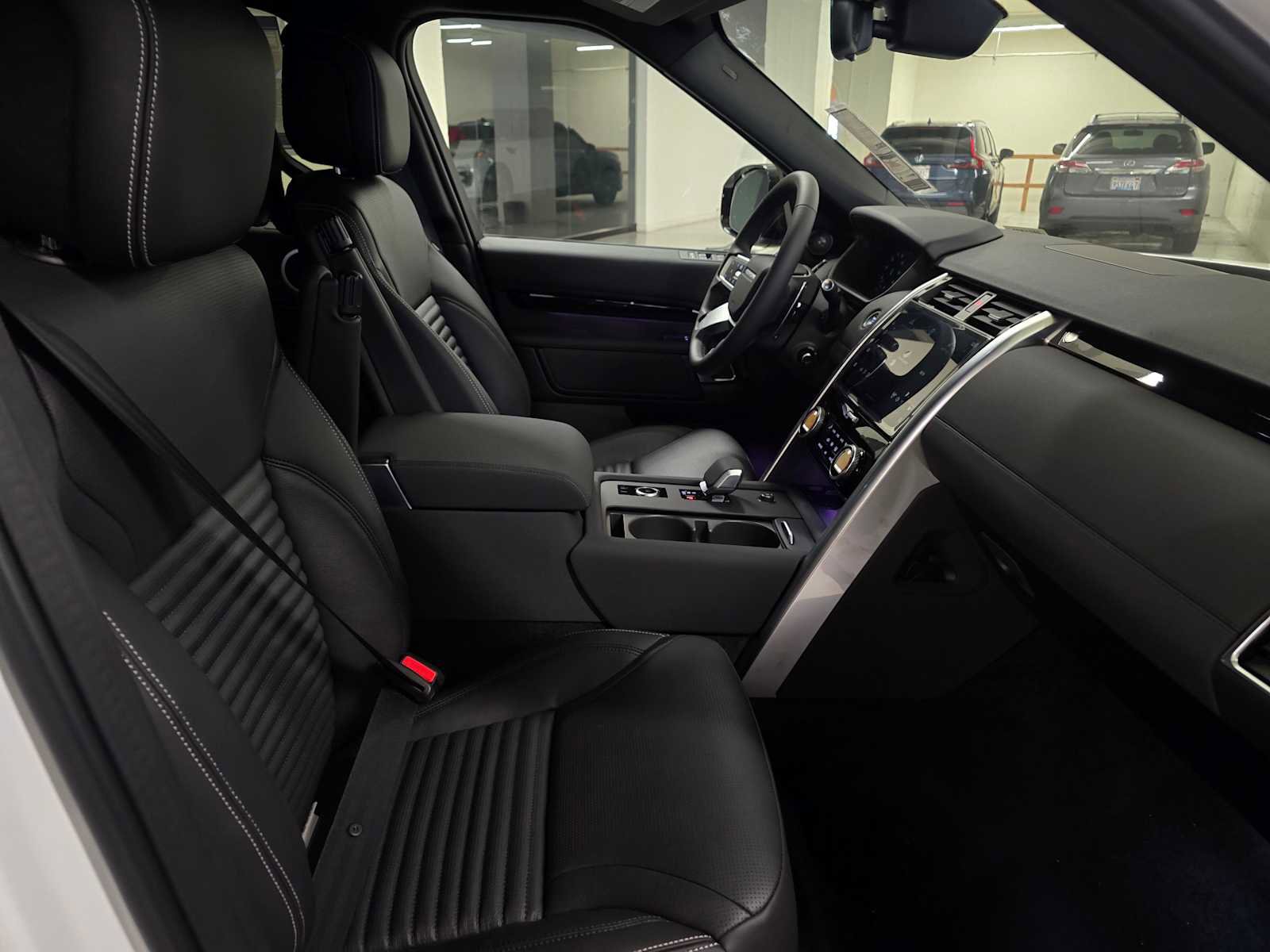 New 2026 Land Rover Discovery S AWD/4WD image 11