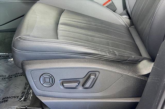 Used 2022 Audi e-tron Premium Plus w/ Premium Plus Package AWD/4WD image 18