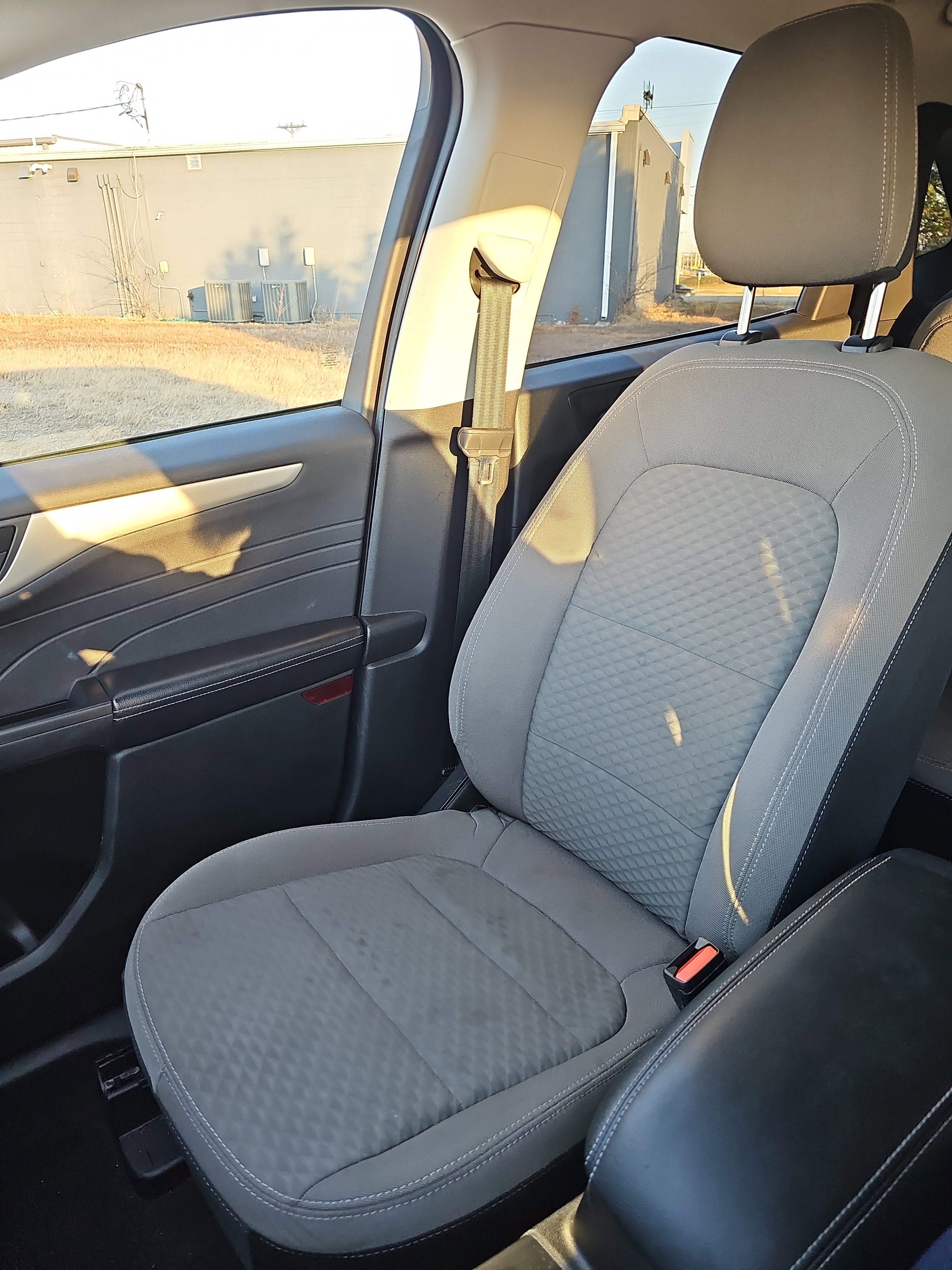 Used 2022 Ford Escape SE w/ SE Sport Appearance Package image 30