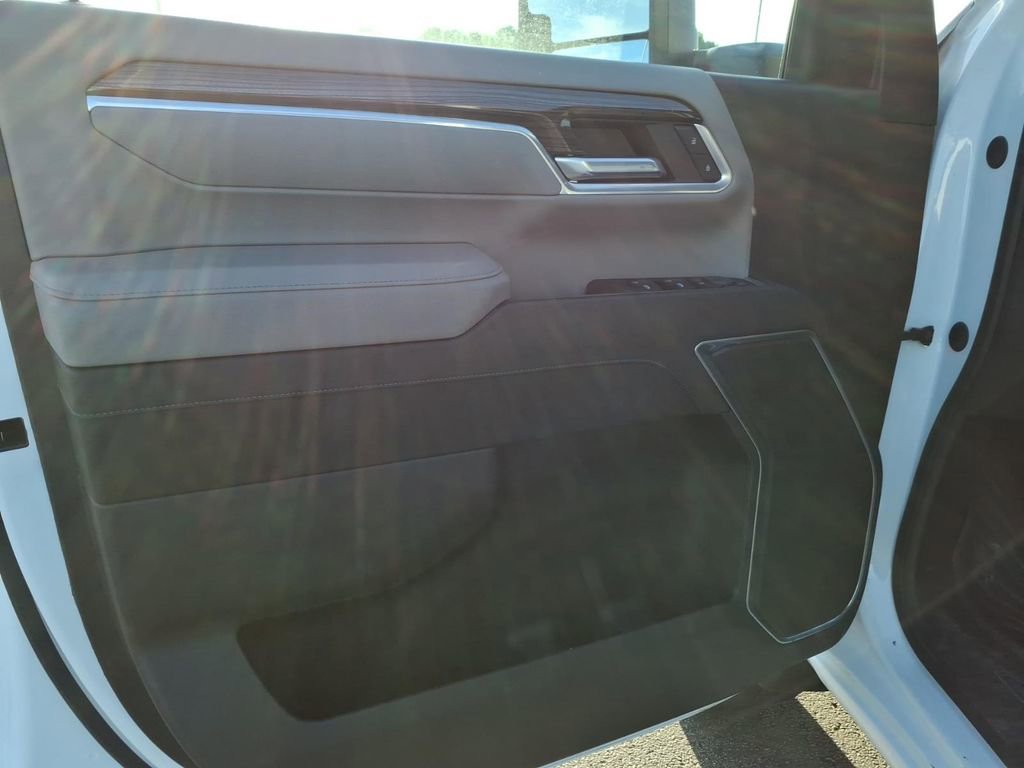 Used 2025 Chevrolet Silverado 2500 LT AWD/4WD image 10