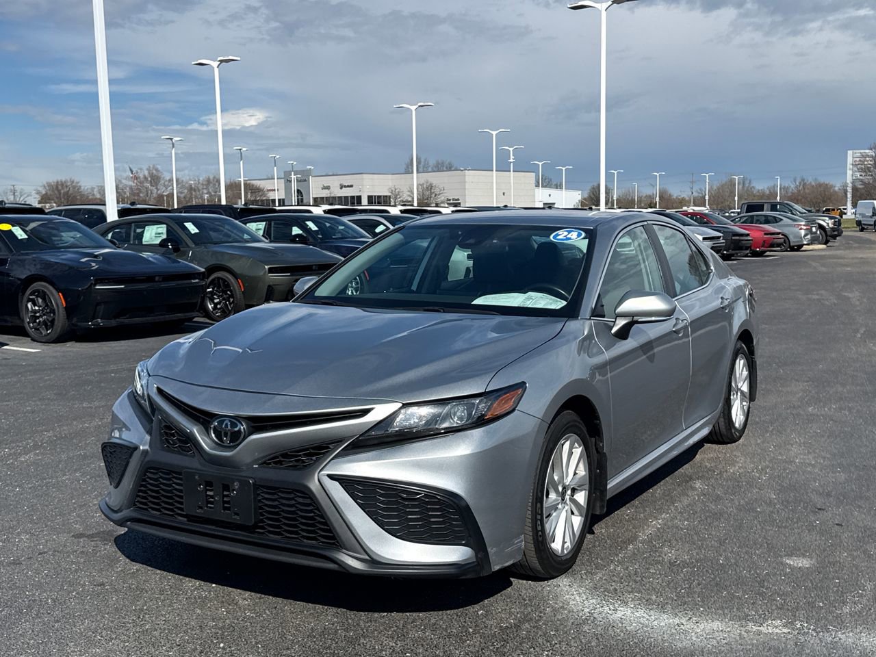 Used 2024 Toyota Camry SE image 7