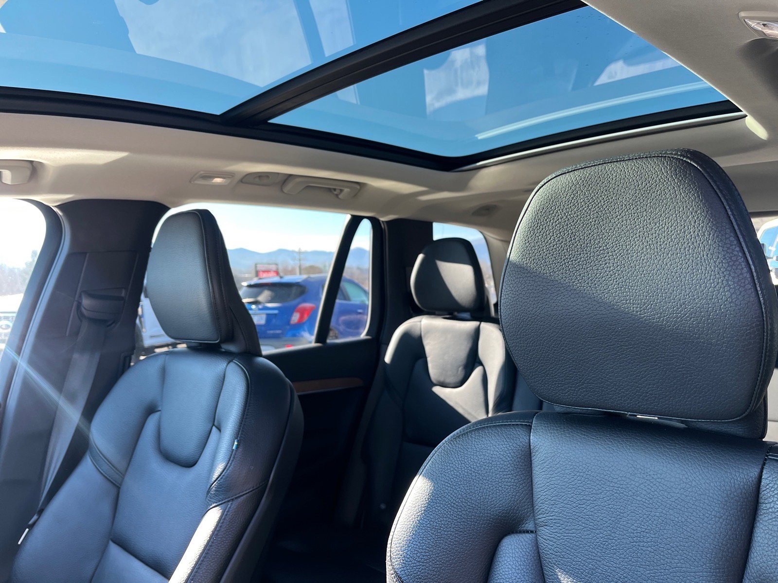 Used 2023 Volvo XC90 B6 Plus image 8