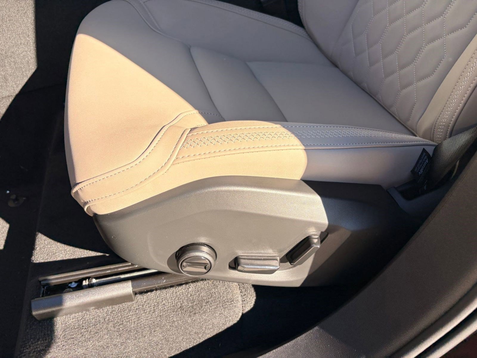 New 2026 Volvo XC90 T8 Plus image 12