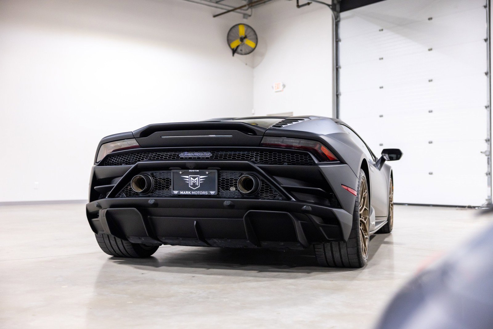 Used 2022 Lamborghini Huracan EVO image 4