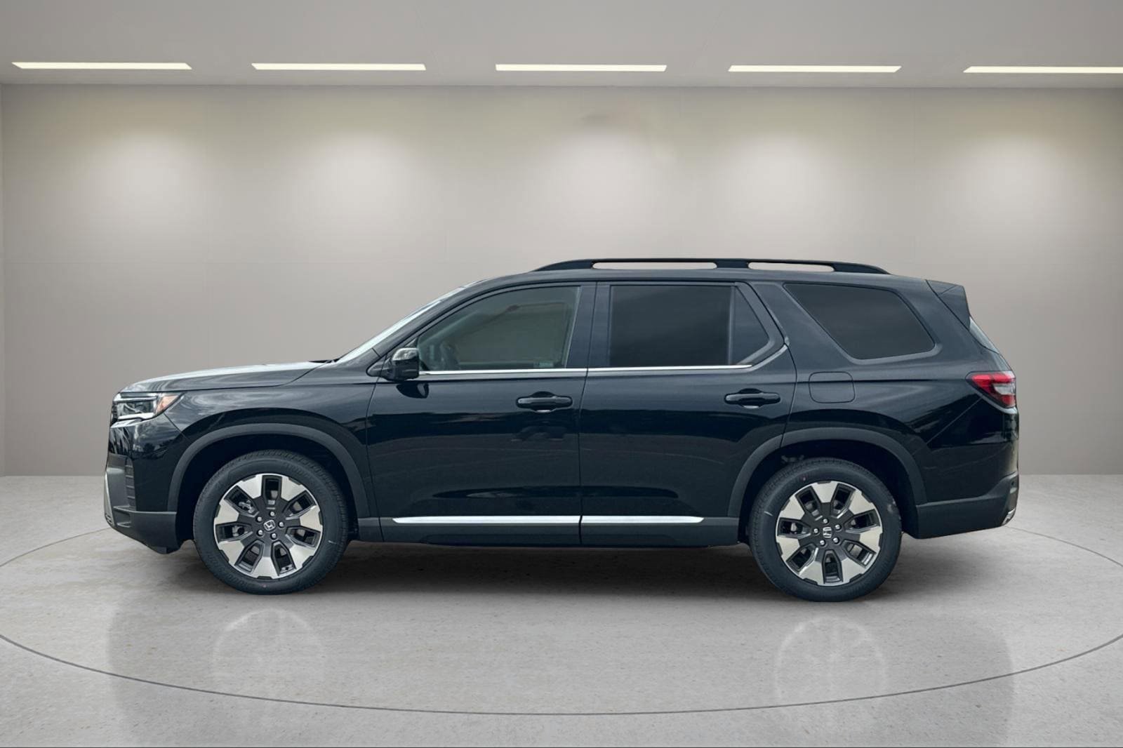 New 2026 Honda Pilot Touring image 2