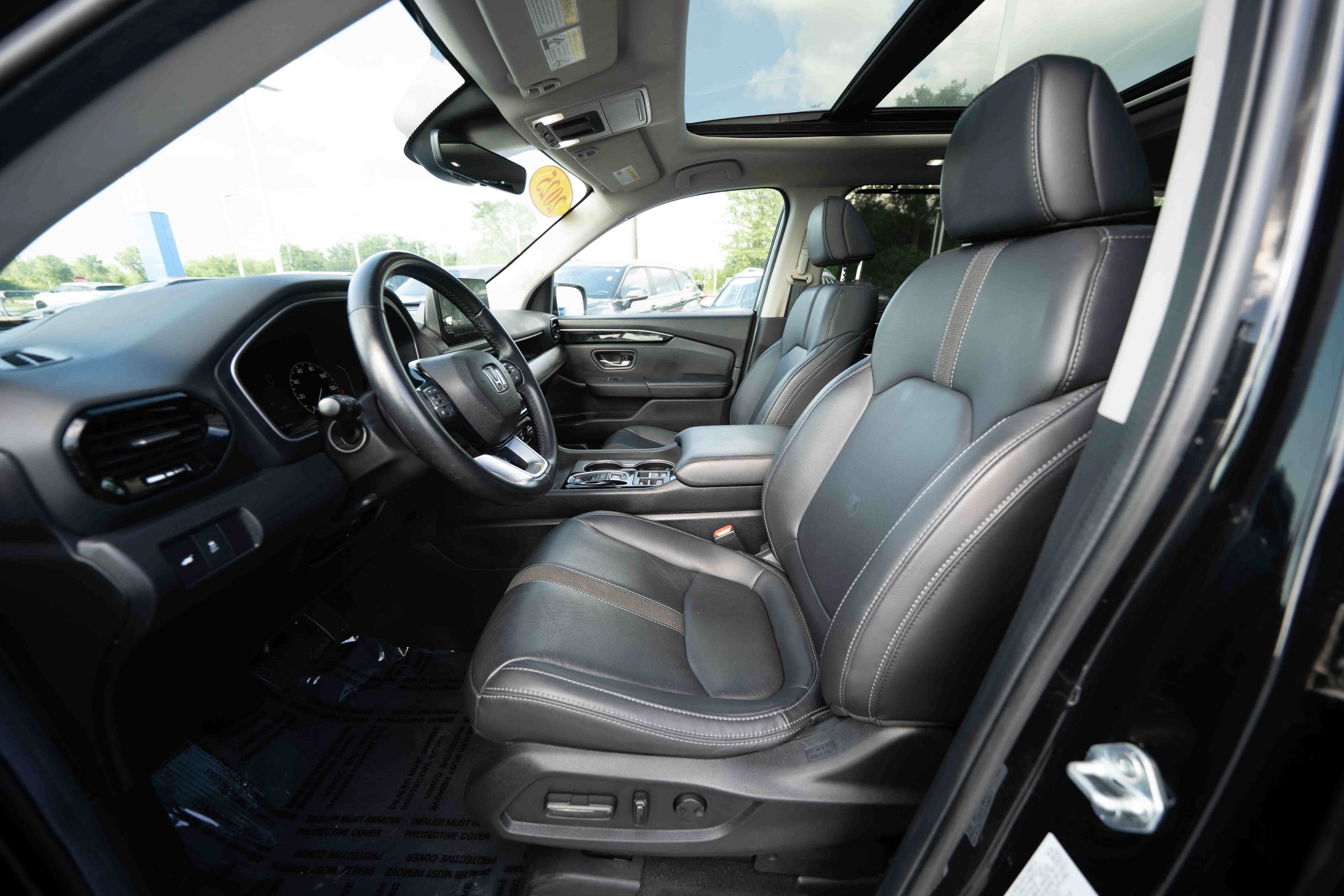 Used 2025 Honda Pilot Touring image 9