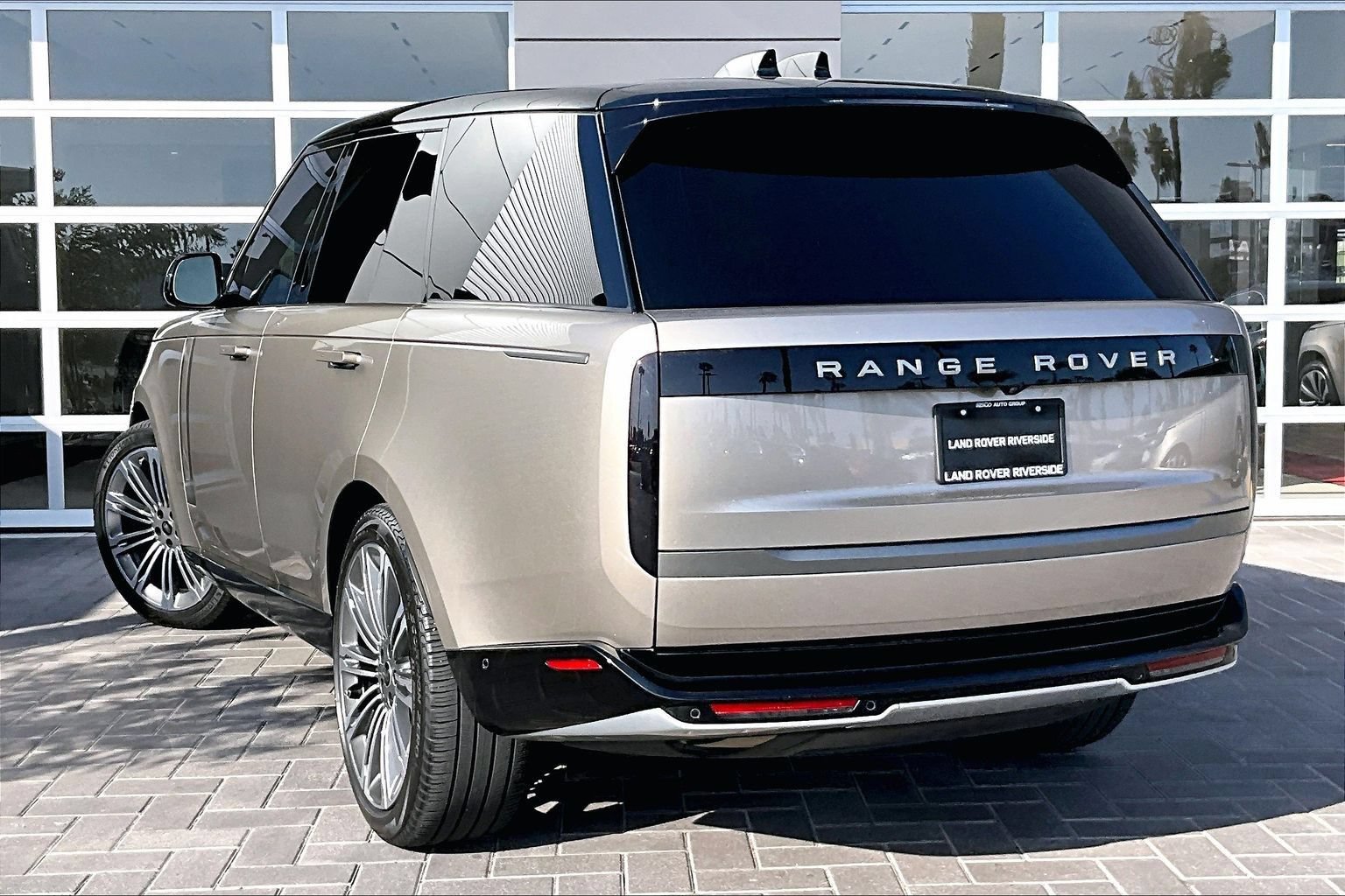 Certified 2024 Land Rover Range Rover SE AWD/4WD image 11