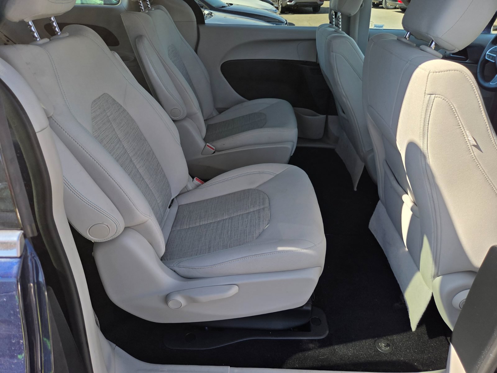 Used 2018 Chrysler Pacifica Touring Plus FWD image 10