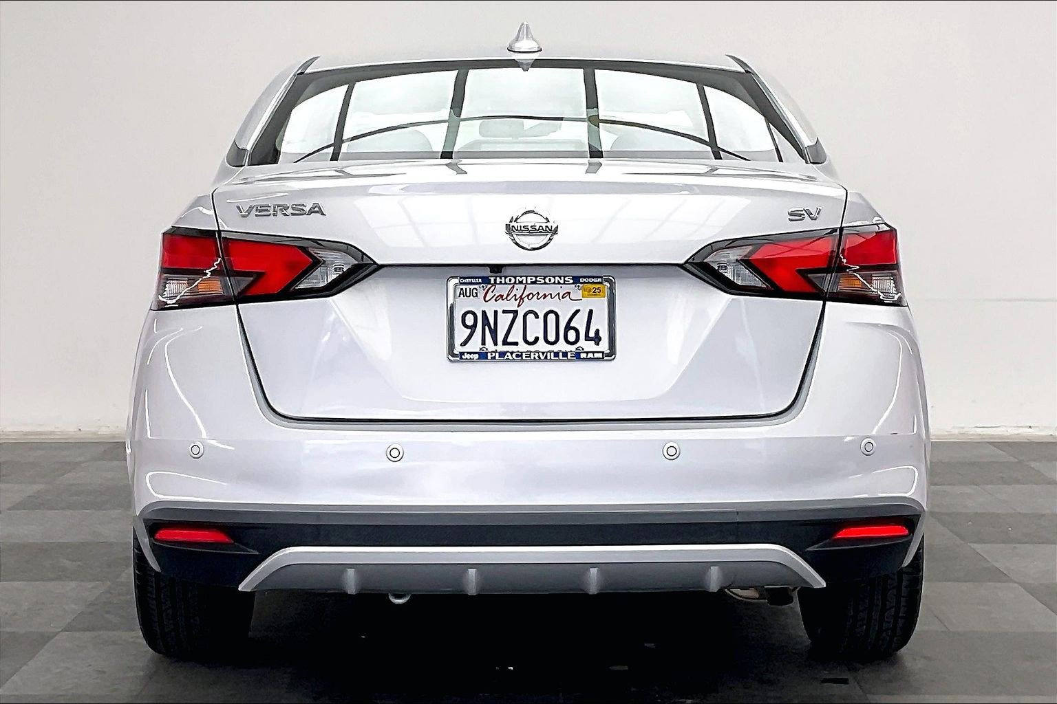 Used 2021 Nissan Versa SV FWD image 3