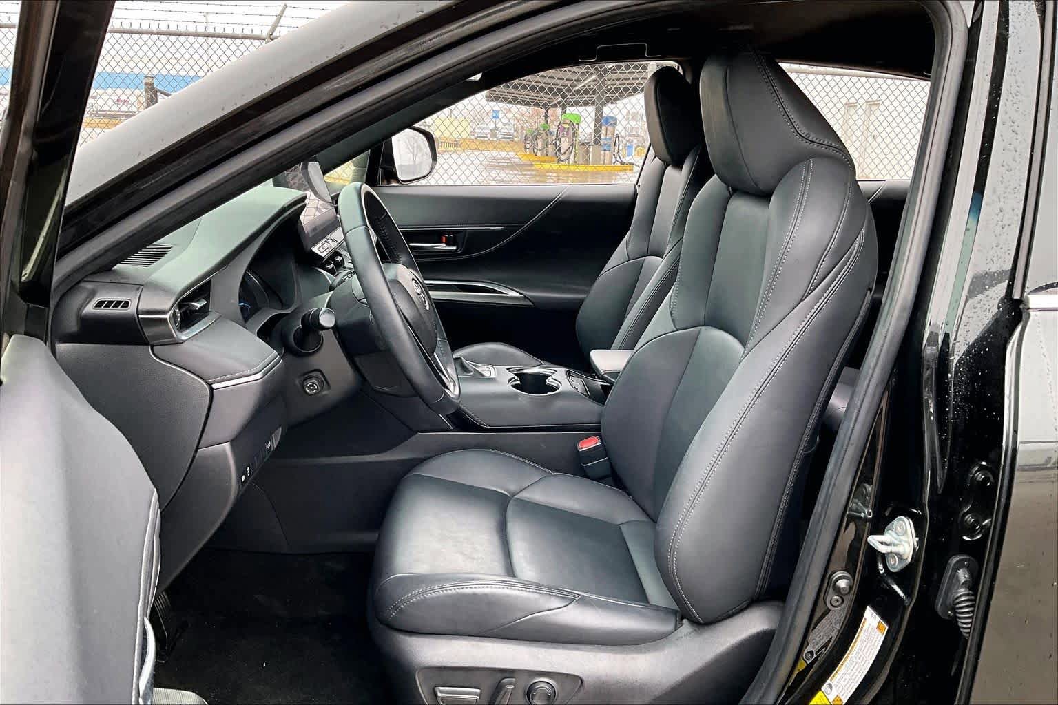 Used 2023 Toyota Venza Nightshade AWD/4WD image 8