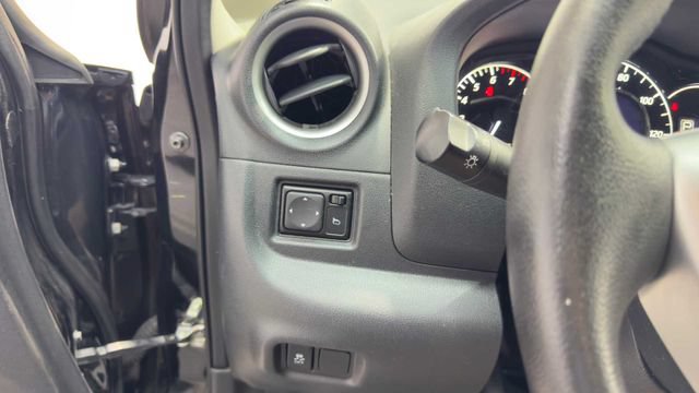 Used 2018 Nissan Versa Note SV FWD image 25