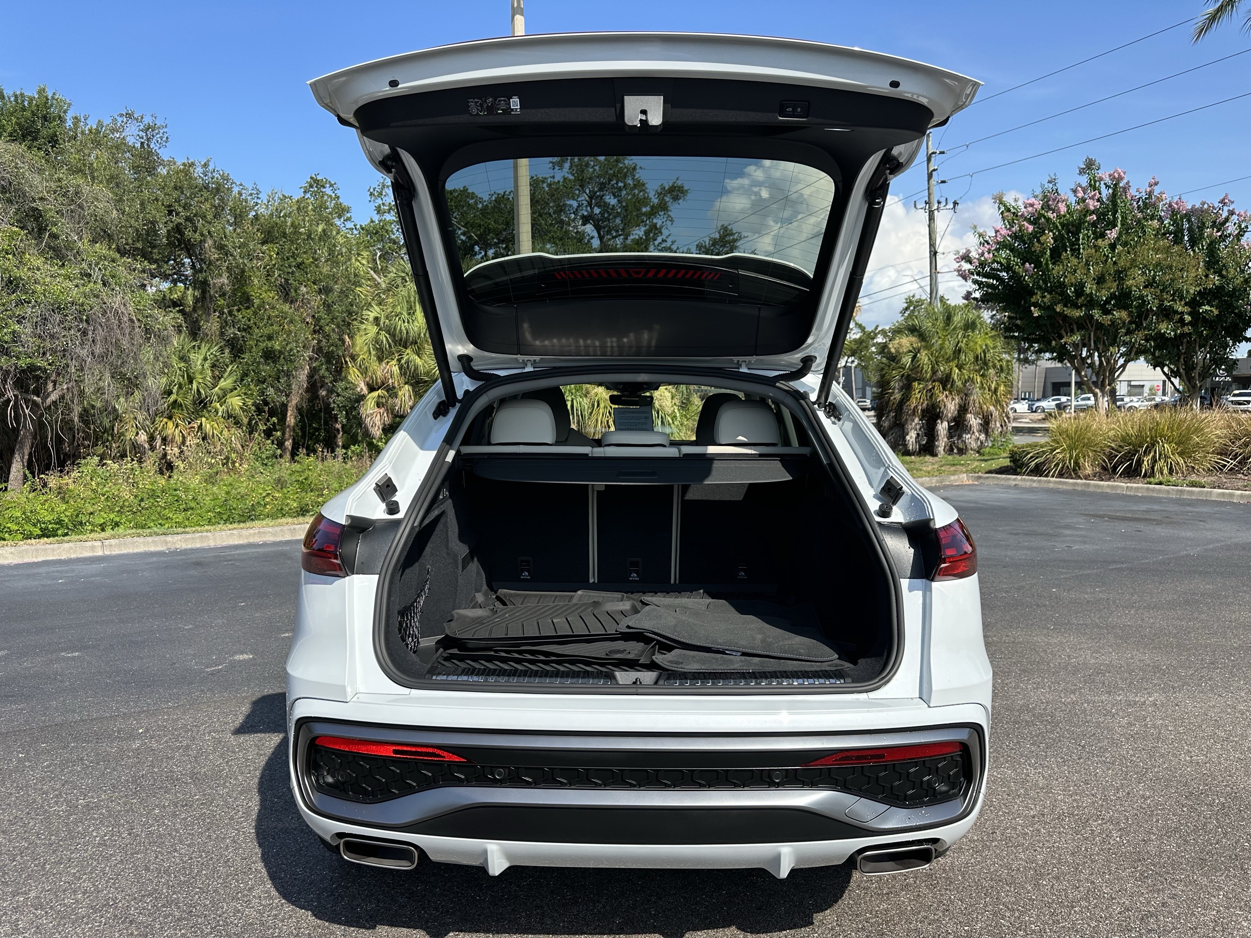 Certified 2025 Audi Q5 Premium Plus w/ Premium Plus AWD/4WD image 11