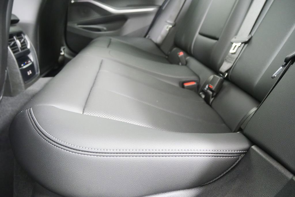 Certified 2025 BMW 330i Sedan image 14