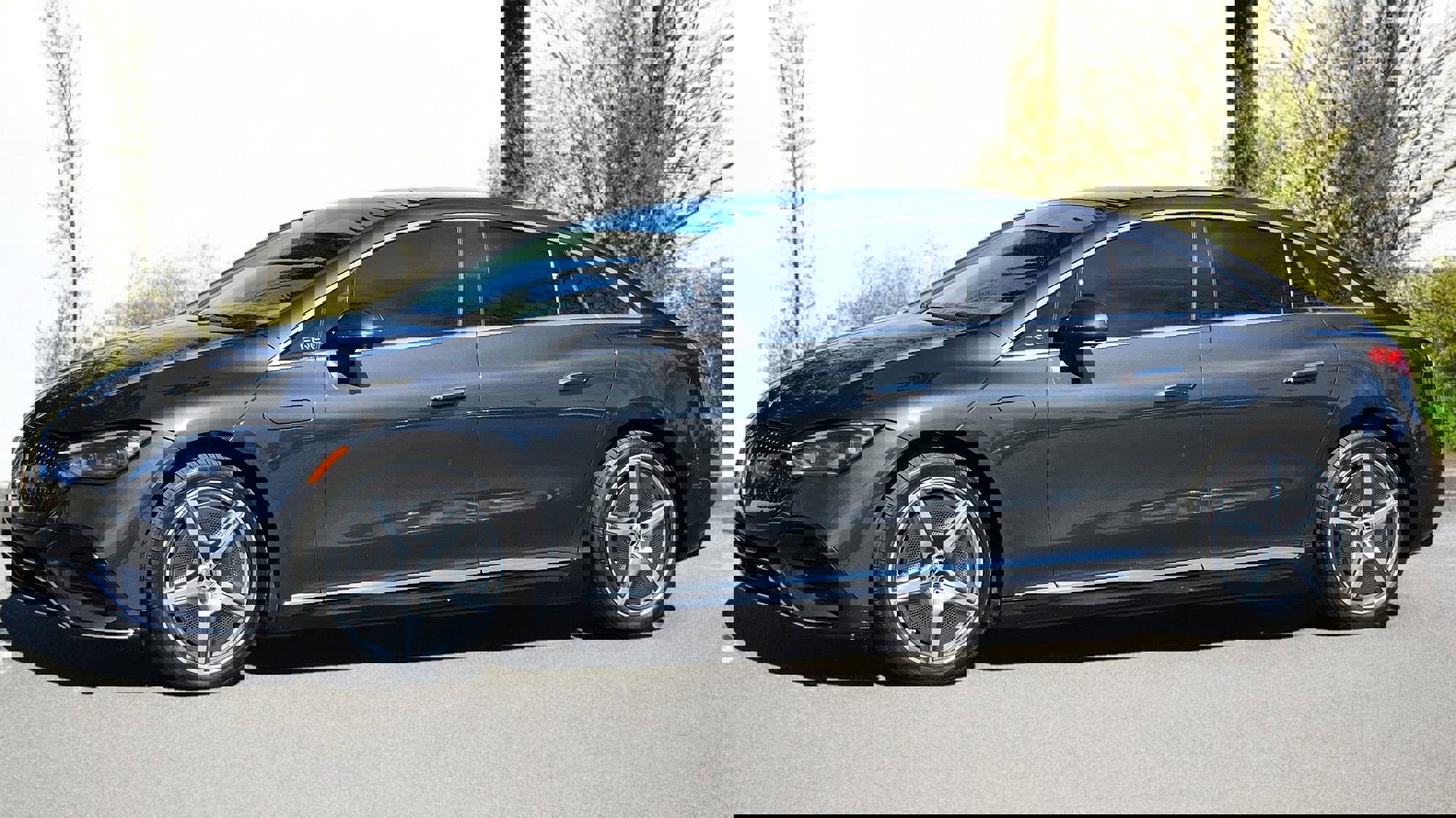 Used 2023 Mercedes-Benz EQE 500 4MATIC Sedan w/ Exclusive Trim Package image 9