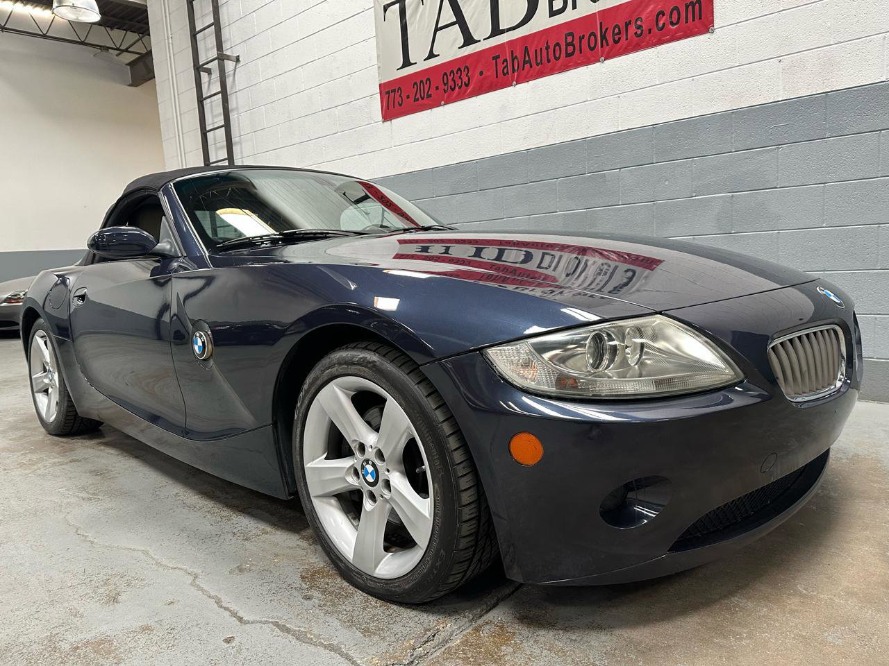 Used 2005 BMW Z4 3.0i image 8
