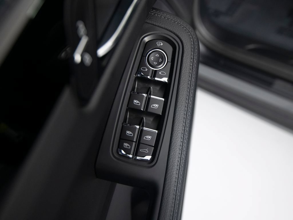 Certified 2026 Porsche Macan AWD/4WD image 21