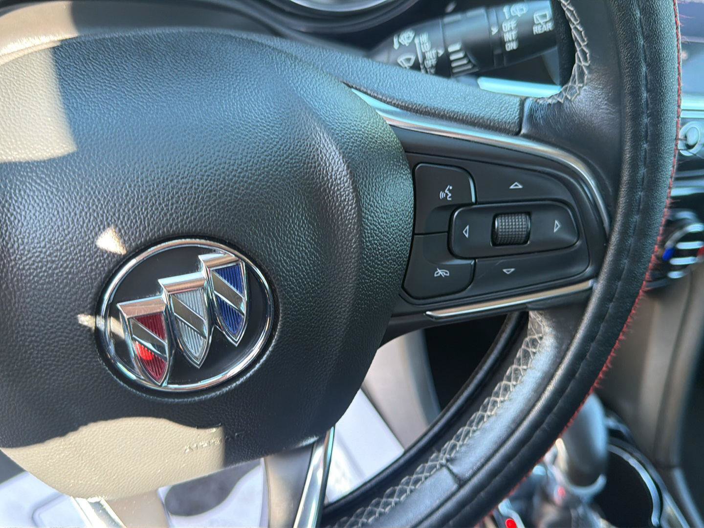 Used 2021 Buick Encore GX Select w/ Sport Touring Package FWD image 19