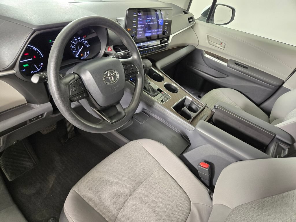 Used 2023 Toyota Sienna LE AWD/4WD image 16