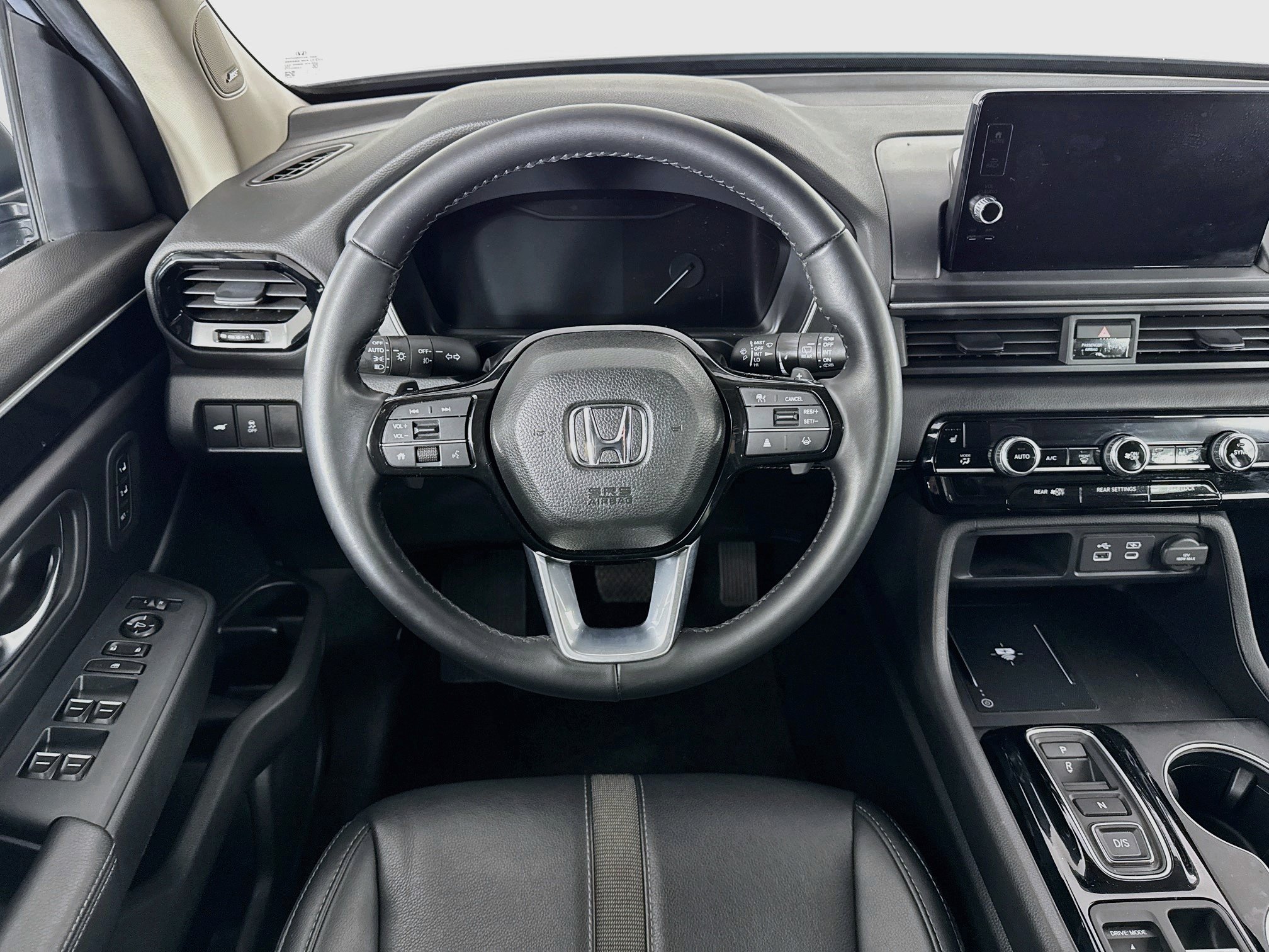 Certified 2025 Honda Pilot Touring image 24