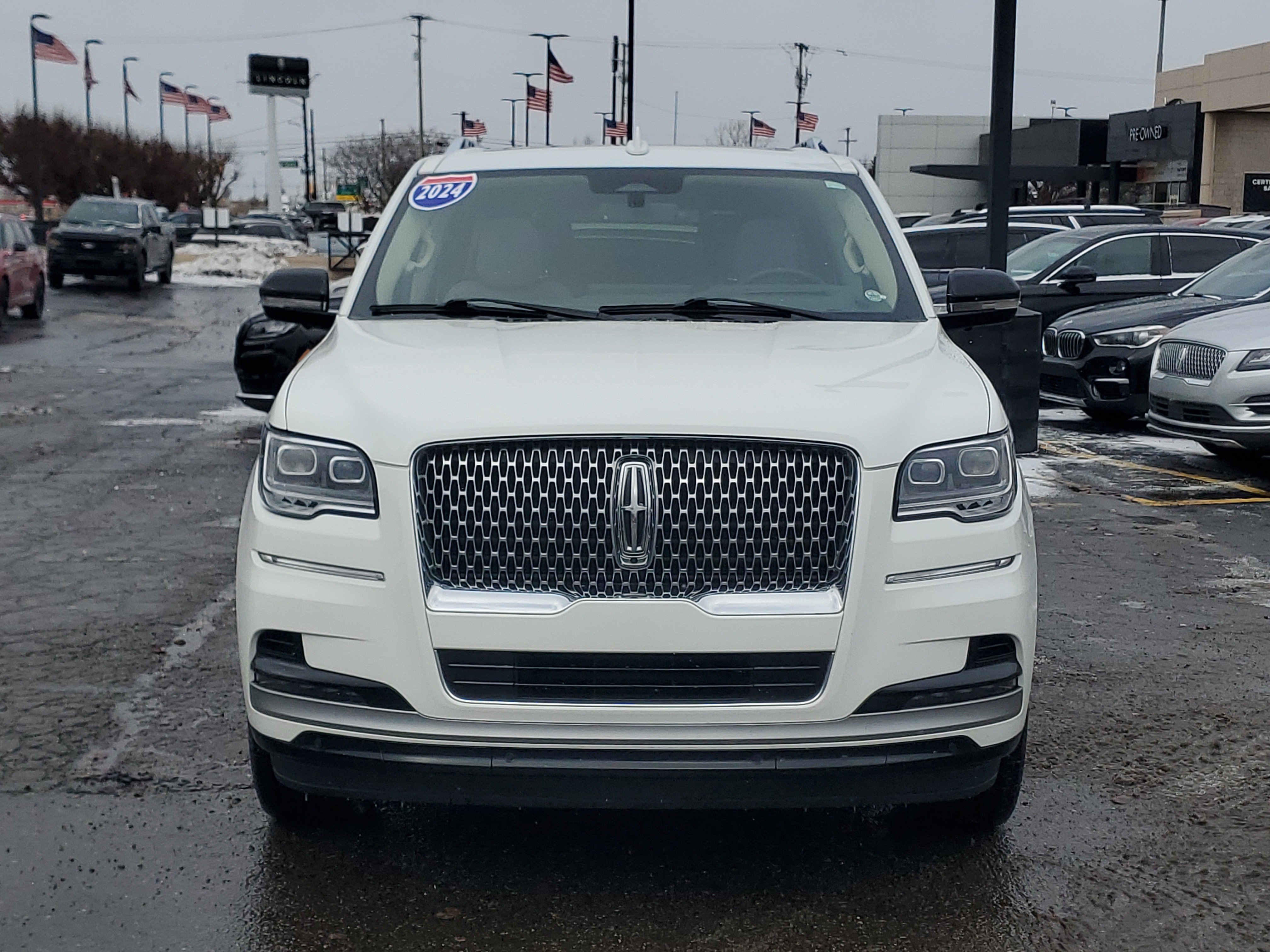Certified 2024 Lincoln Navigator L Reserve image 2