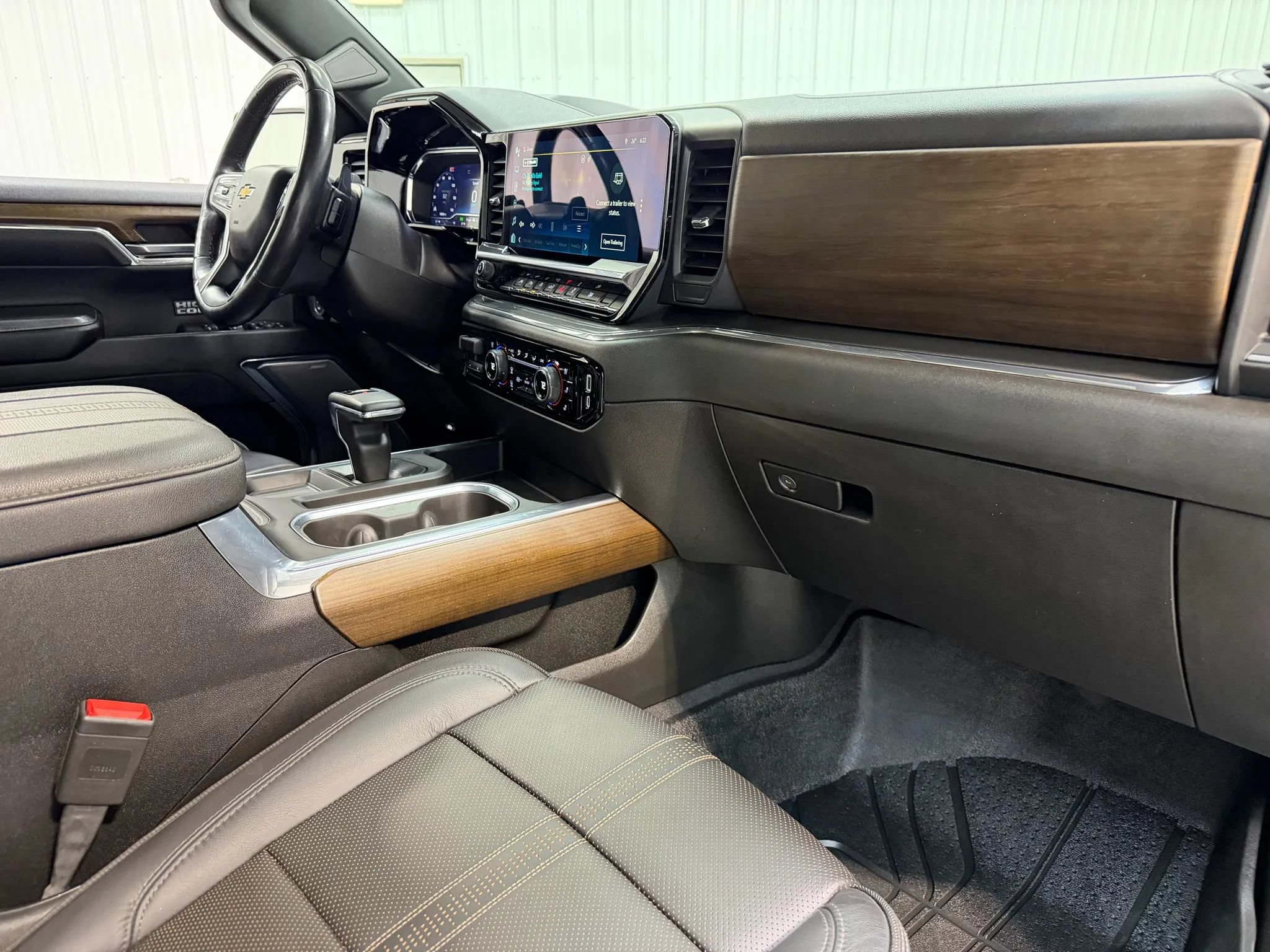 Used 2024 Chevrolet Silverado 1500 High Country w/ High Country Premium Package AWD/4WD image 14