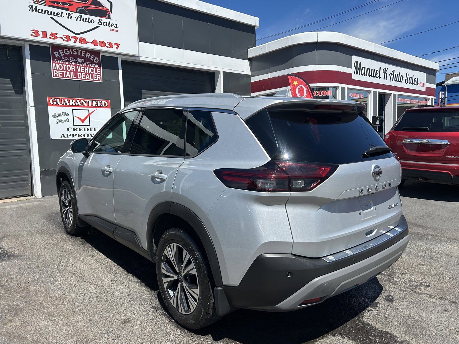 Used 2021 Nissan Rogue SV w/ Premium Package image 9