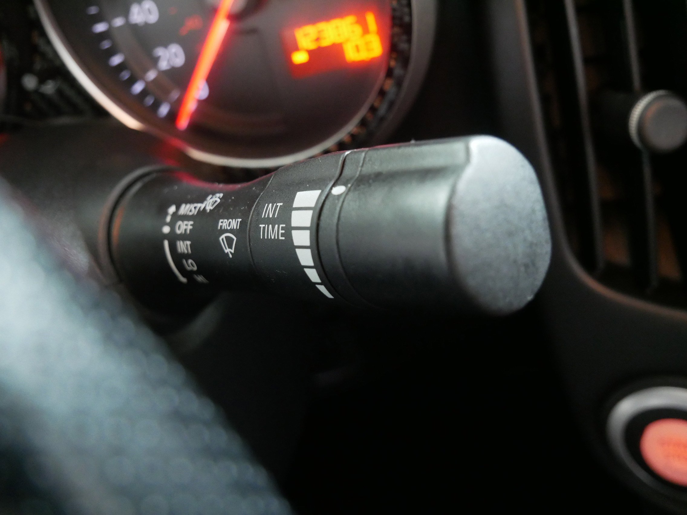 Used 2014 Nissan 370Z Roadster image 32