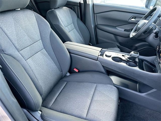Used 2025 Nissan Rogue SV image 35