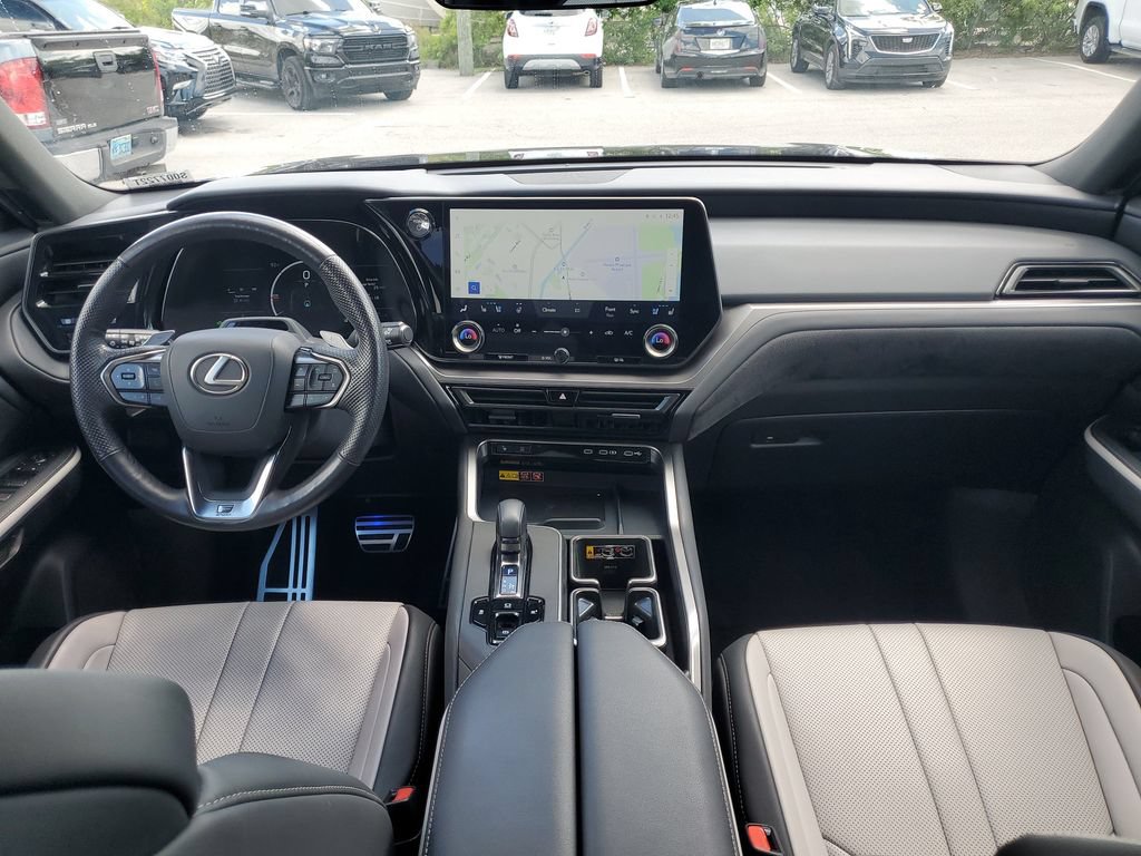 Used 2025 Lexus TX 500h AWD w/ Technology Package image 18