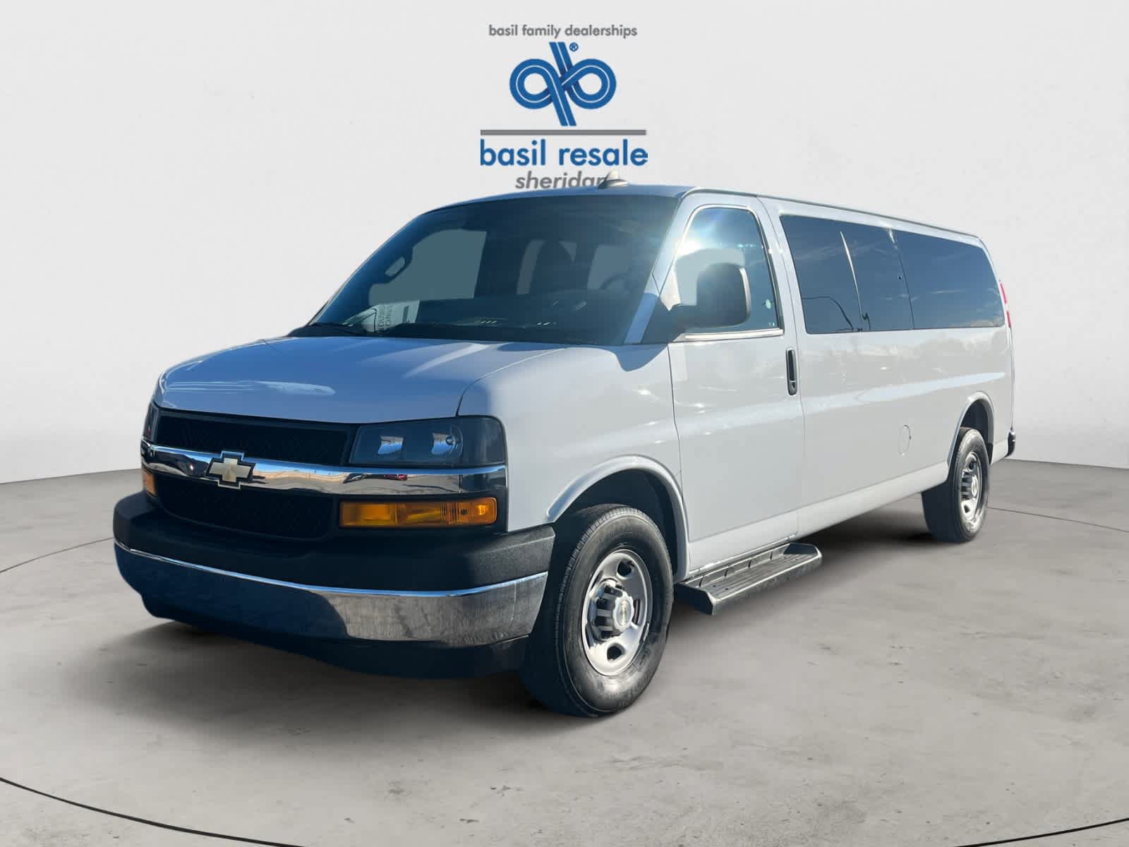 Used 2023 Chevrolet Express 3500 LT w/ LT Preferred Equipment Group RWD image 2