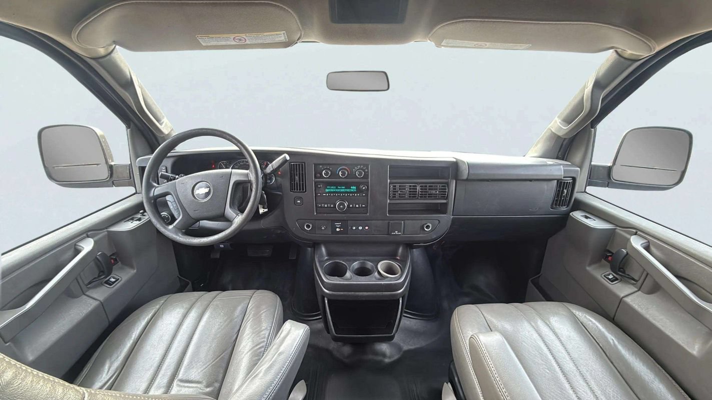 Used 2018 Chevrolet Express 2500 LS w/ Driver Convenience Package RWD image 9
