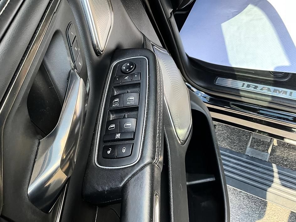 Used 2020 RAM 1500 Limited w/ Black Appearance Package AWD/4WD image 14
