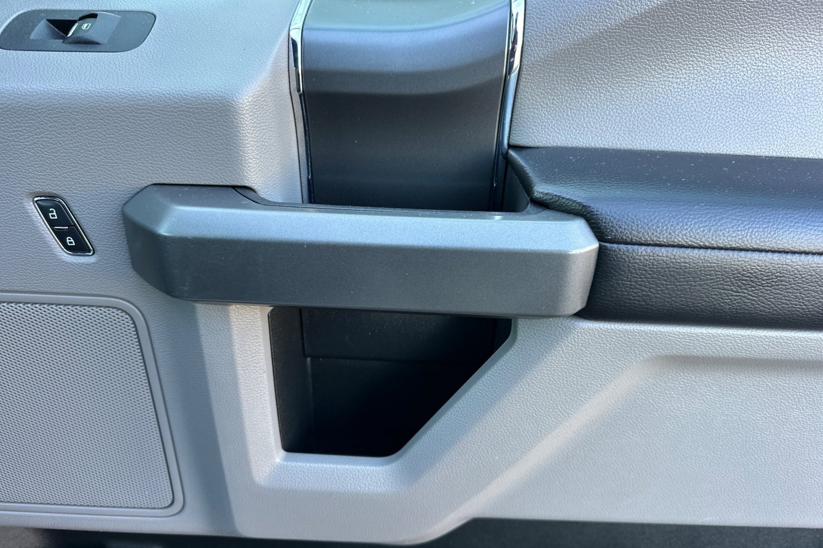 Used 2016 Ford F150 XLT w/ Equipment Group 302A Luxury image 17