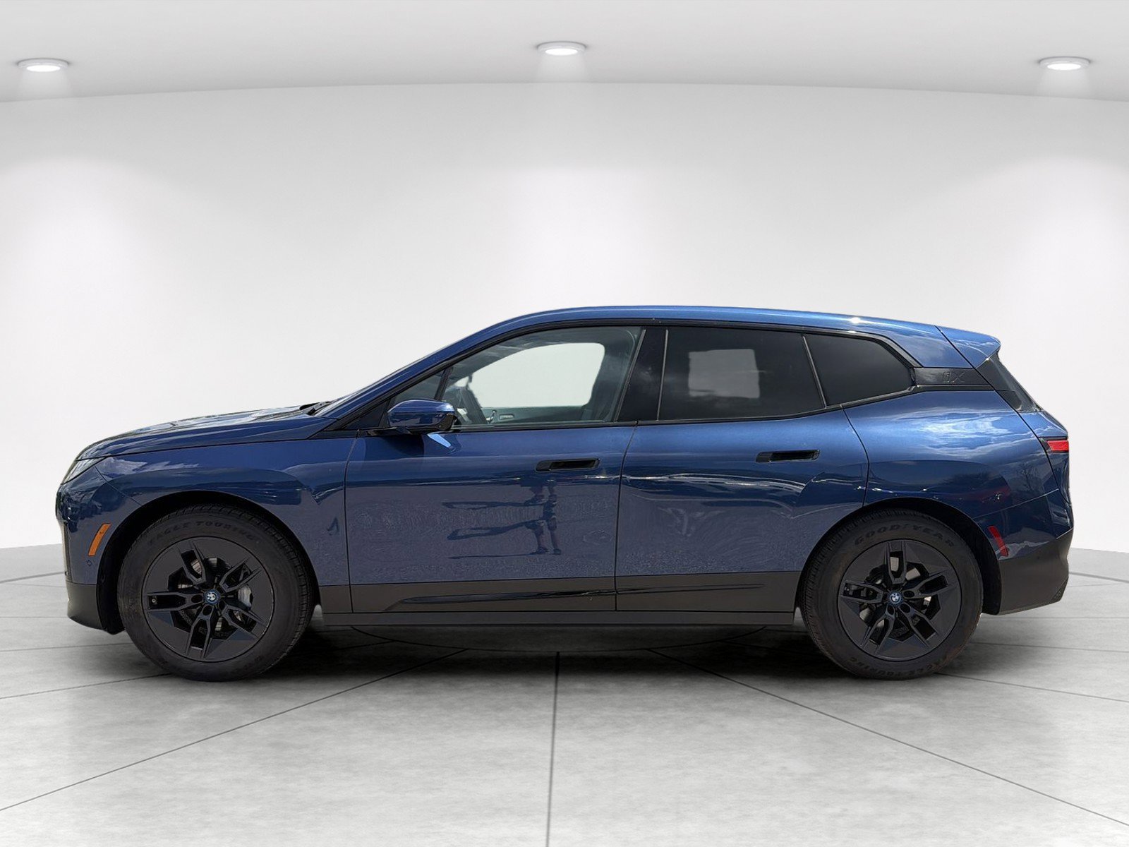 Certified 2023 BMW iX xDrive50 w/ Convenience Package AWD/4WD image 4