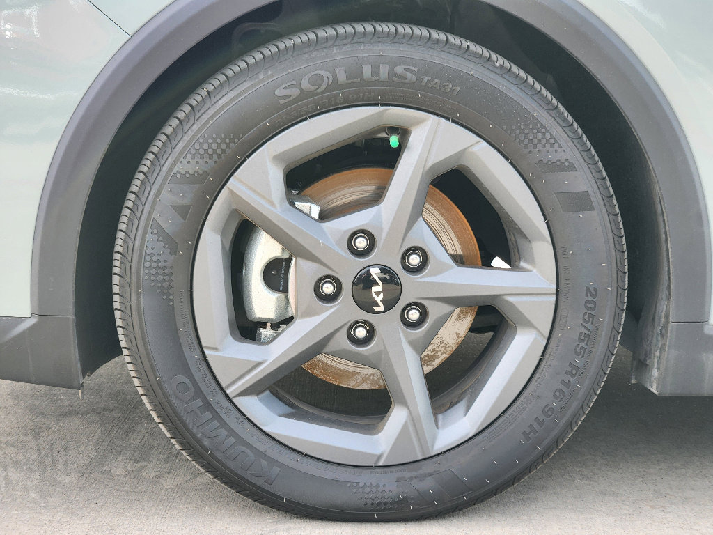 New 2025 Kia K4 LXS image 7