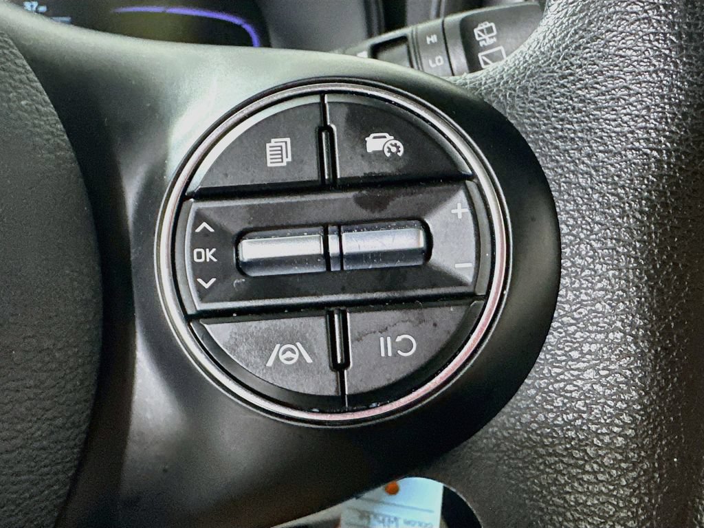 Used 2025 Kia Soul LX w/ LX Technology Package FWD image 22
