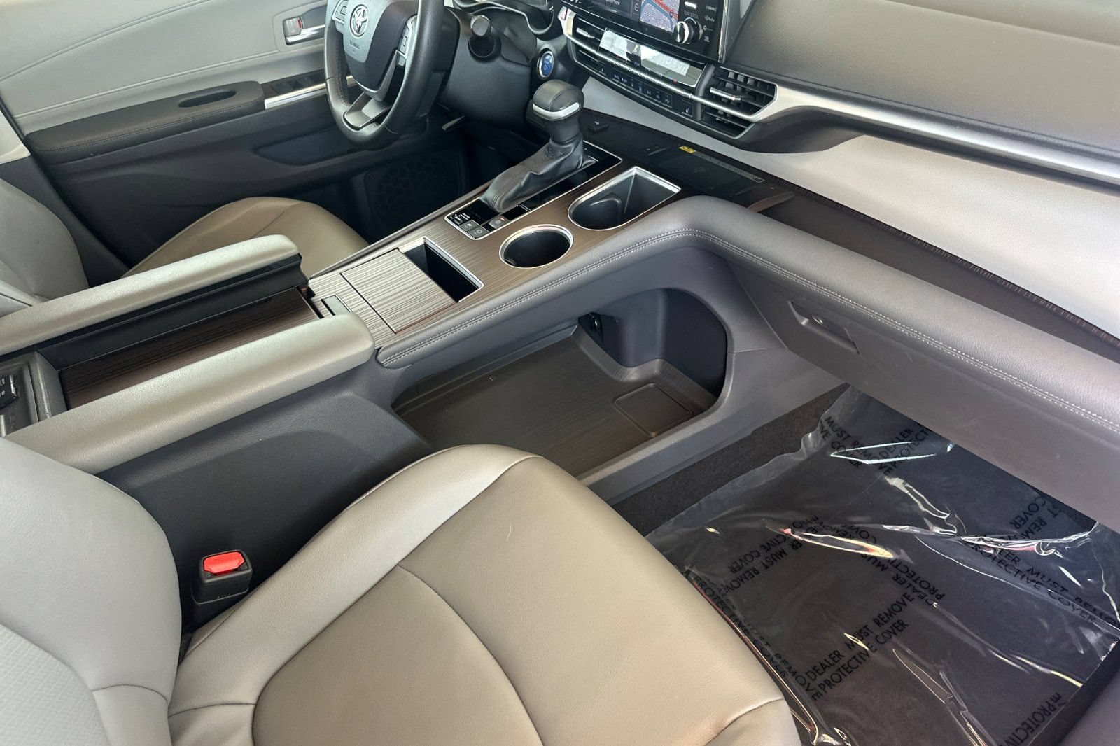 Certified 2022 Toyota Sienna XLE w/ XLE Plus Package FWD image 20
