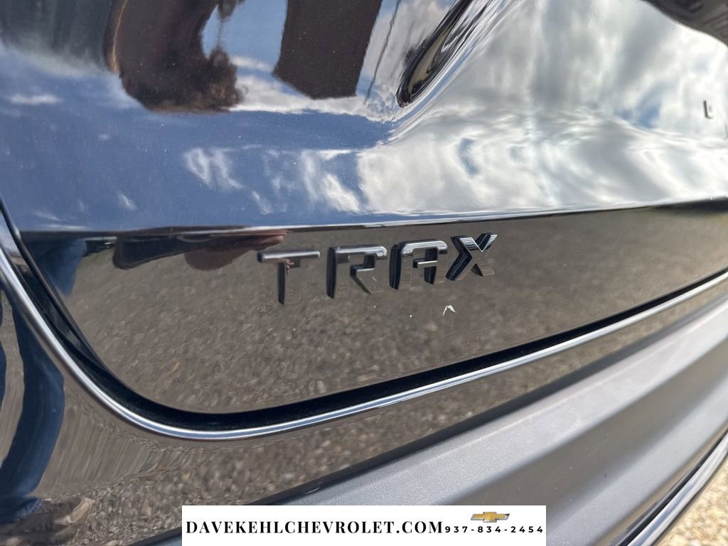 Used 2025 Chevrolet Trax RS w/ Sunroof Package FWD image 40